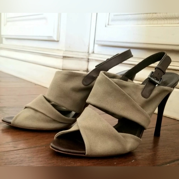 Vera Wang Lavender Label "George" Crisscross Strap Sandals Olive 10M $298 EEUC - Picture 5 of 11